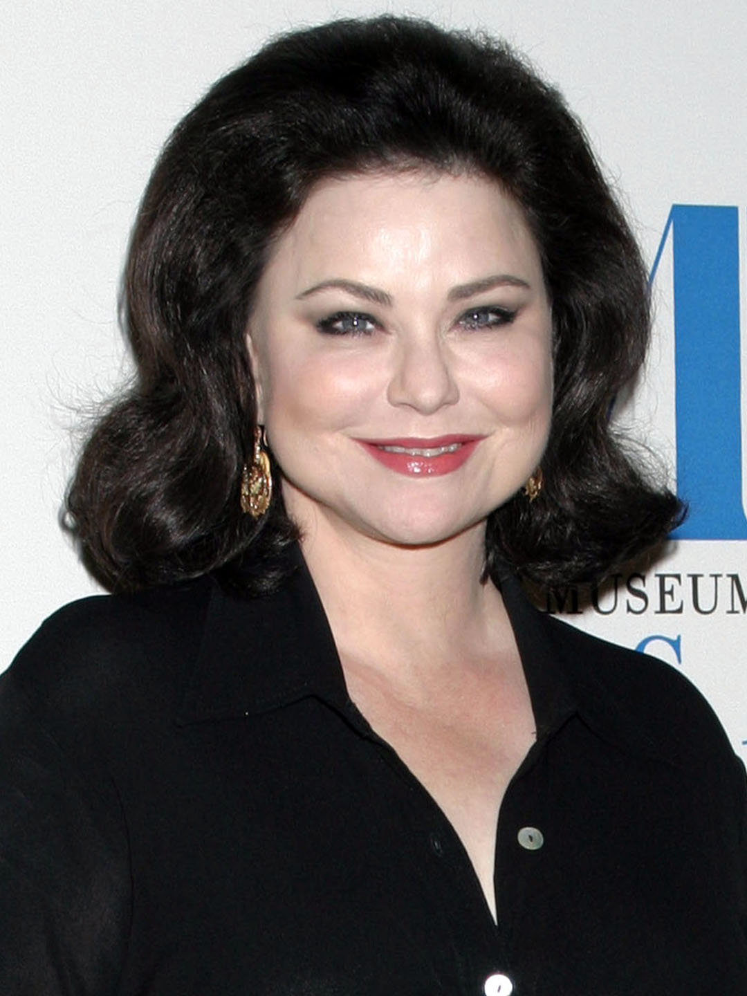 How tall is Delta Burke?